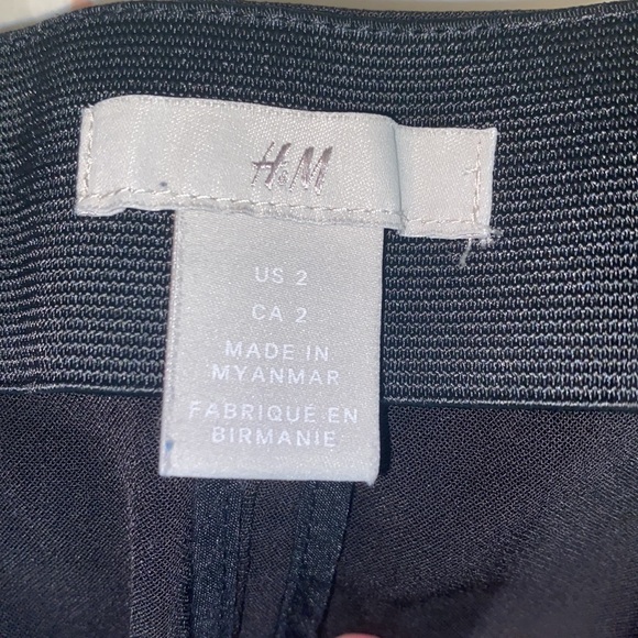 H&M Dress Shorts - Picture 3 of 3